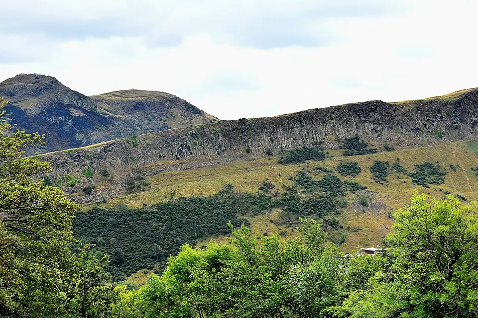 Arthur's Seat and Salisbury Crags, Edinburgh (50999611729)