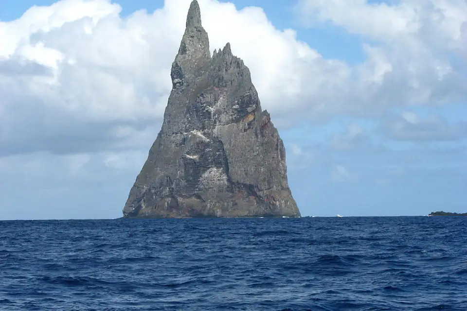 Ball's Pyramid (2516887977) (2)