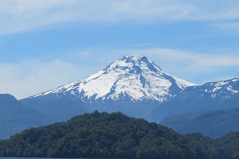 Volcán Macá Cerca