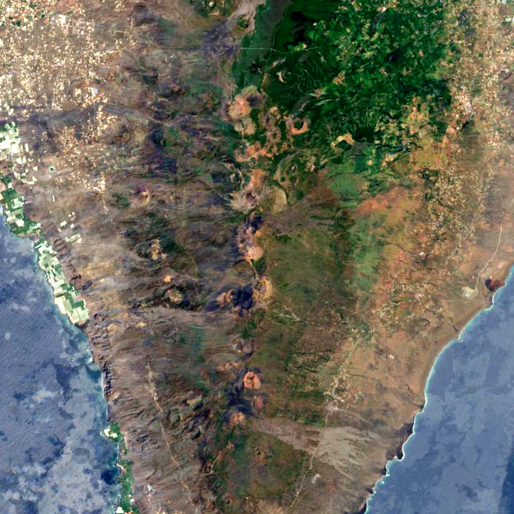 Cumbre Vieja seen from above (Sentinel-2)