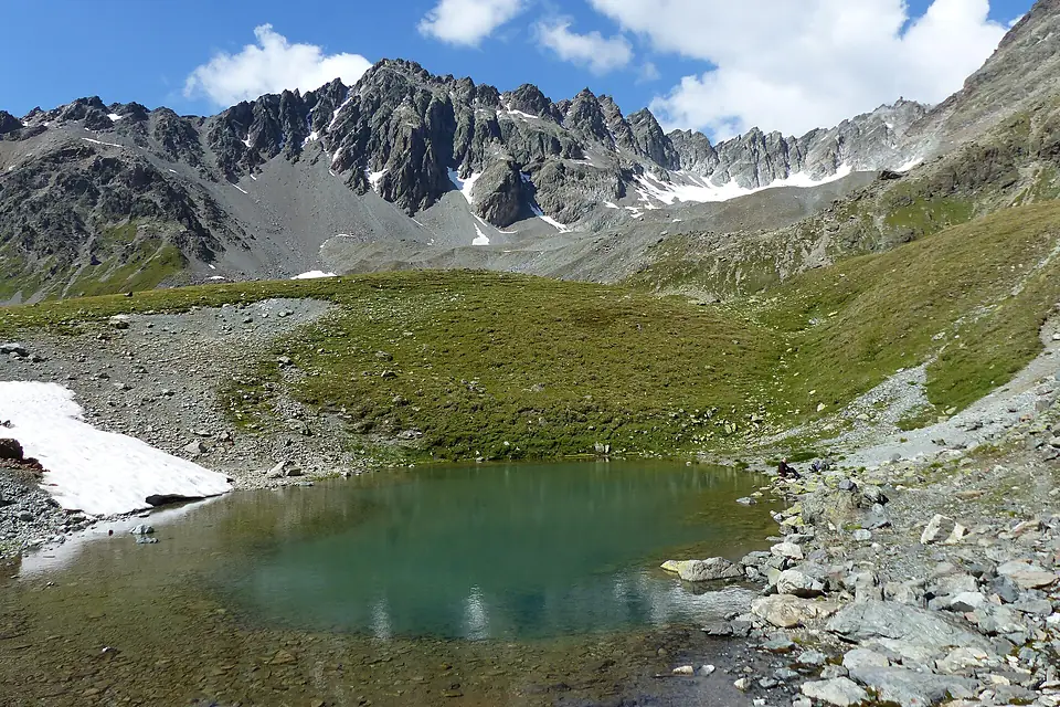 Bergsee unterhalb Furcletta mit Dreiländerspitze