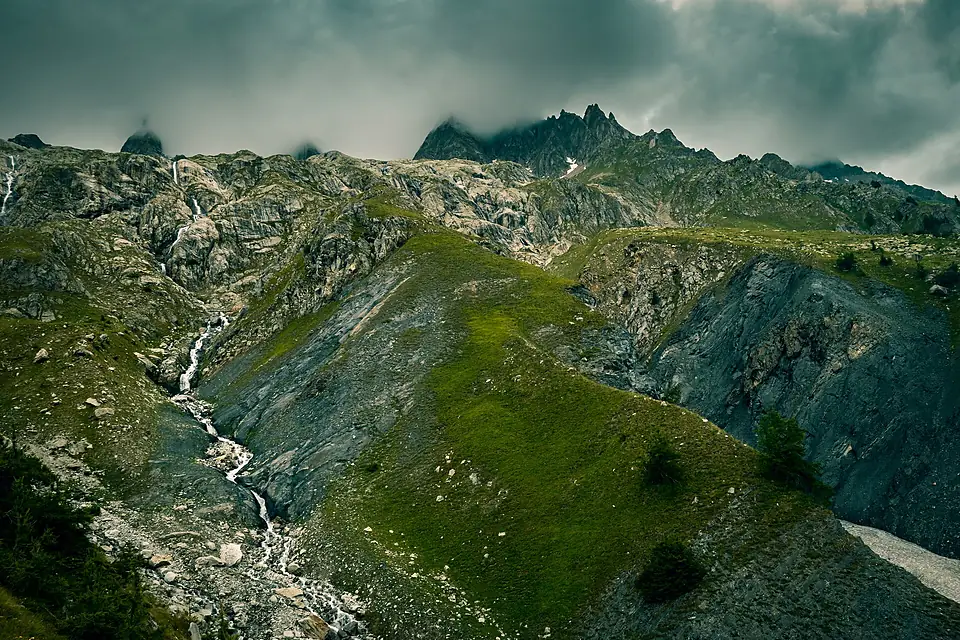 Grandes Jorasses mountainside