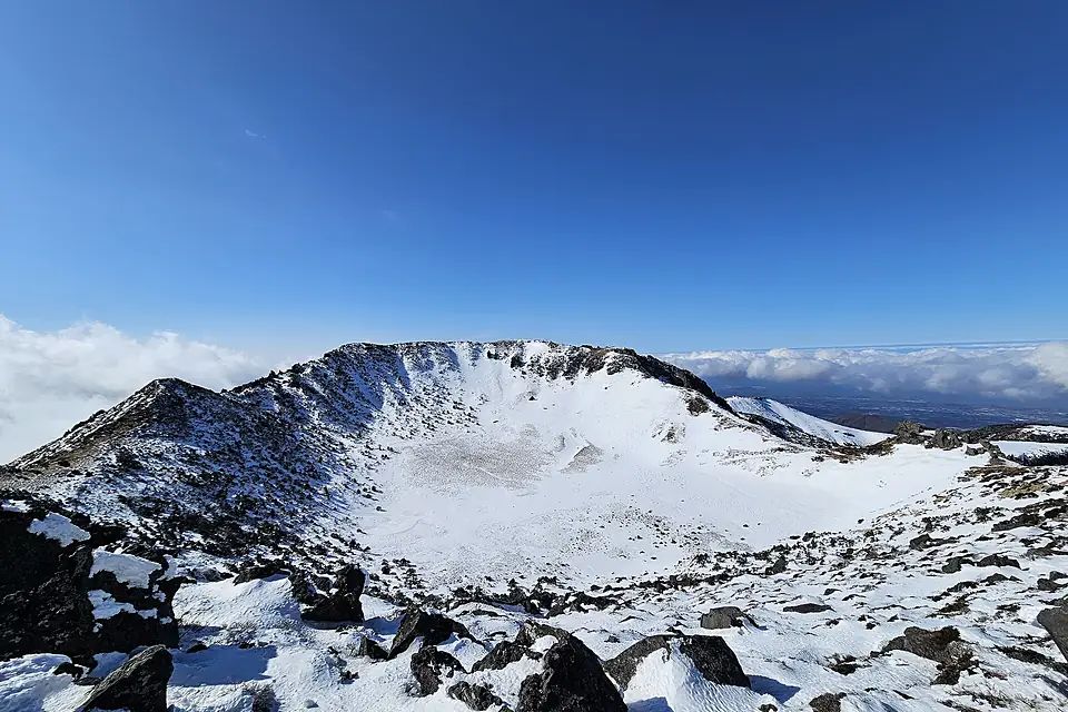 Baegnokdam crater (2025-01) 2