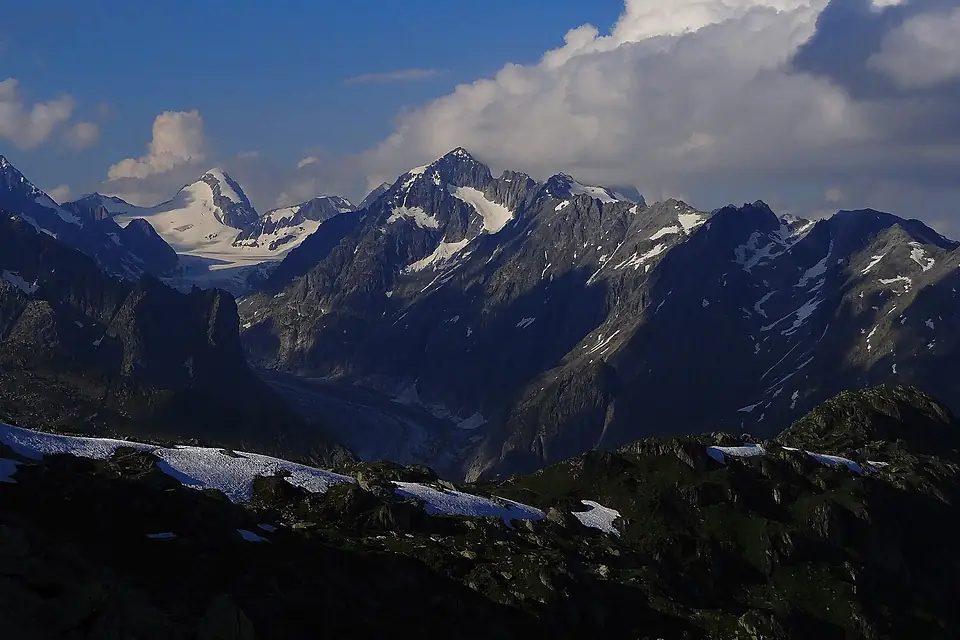 "Station Eggishorn's area's sight toward "Fieschhorn" ^ "Fieschgletscher" on summer - panoramio