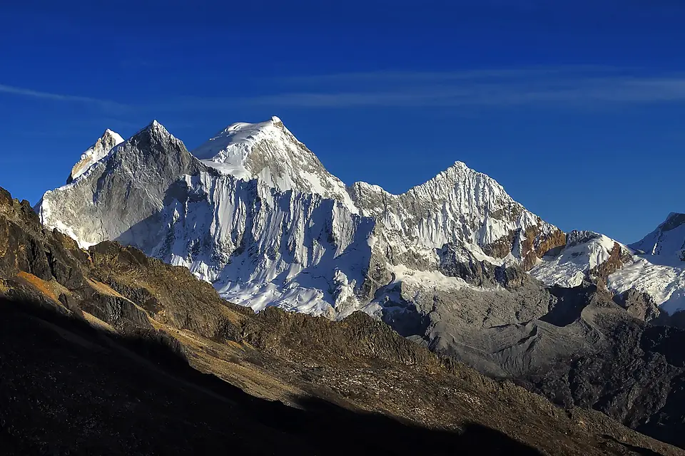 Cumbres del Huandoy desde la morrena del nevado Chopicalqui