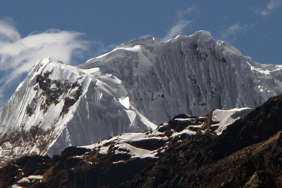 Mountains seen from Huaraz (5968332479)