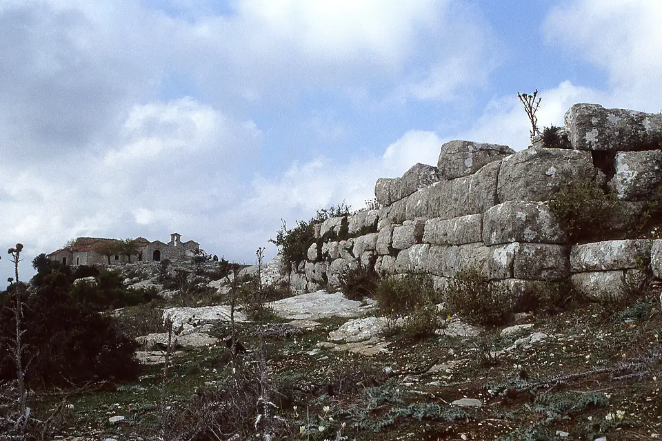 Ithome ancient walls 01