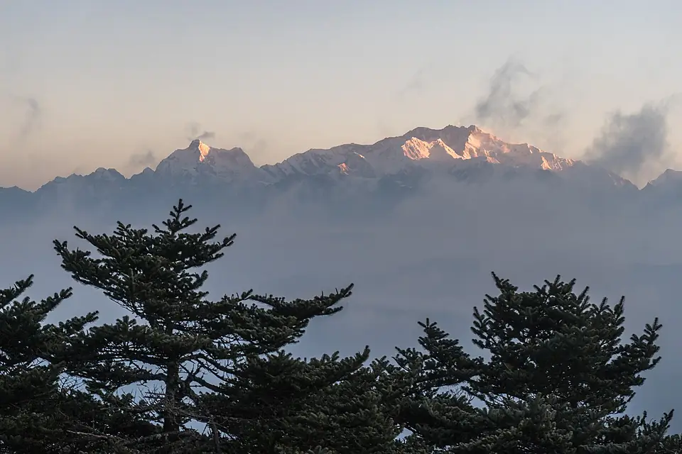 2024-03-10 Kangchenjunga and Kumbhakarna mountains seen from Sandakphu 1