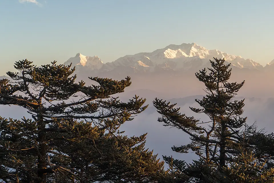 2024-03-10 Kangchenjunga and Kumbhakarna mountains seen from Sandakphu 2