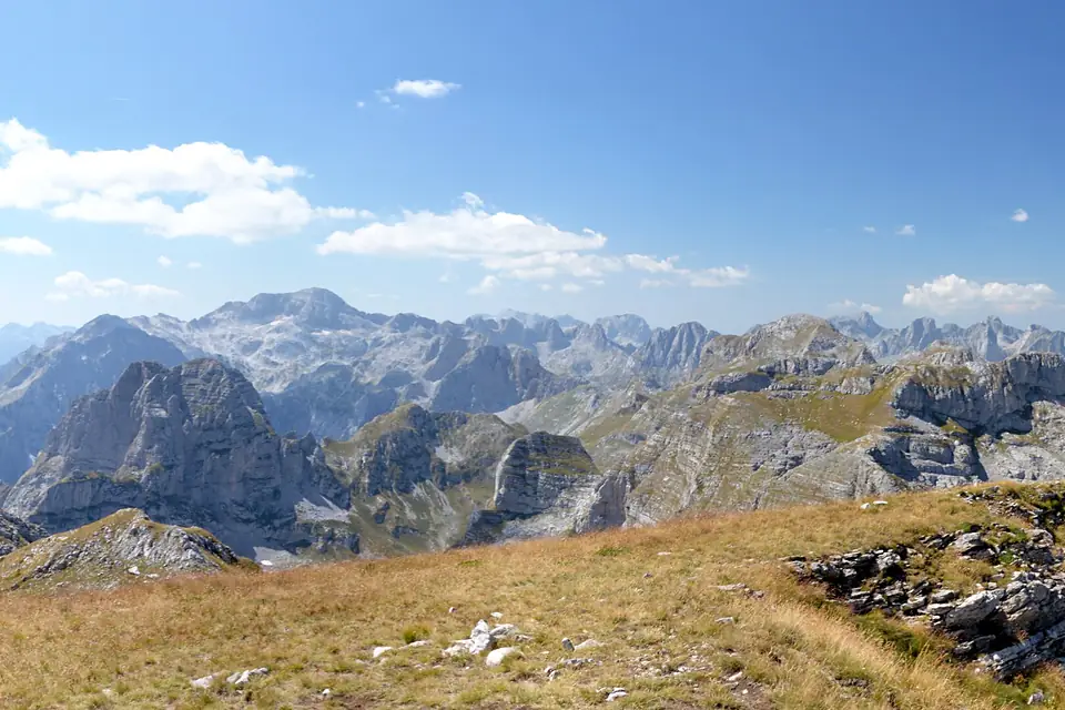 Zla Kolata summit view with Jezerca and Rosni Vrh (cropped)