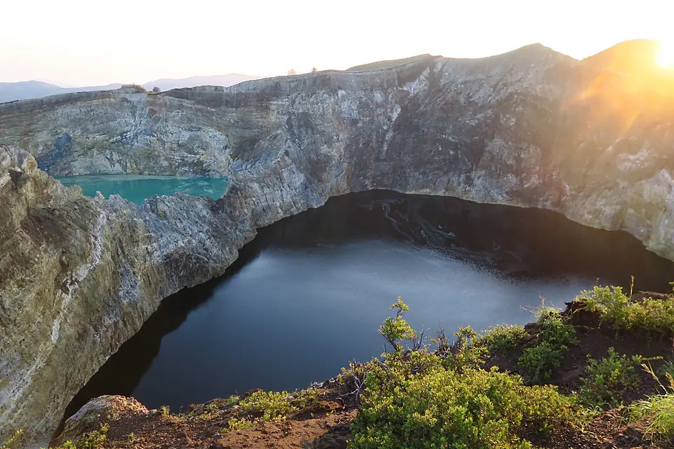 20160401060600 - Two of the caldera lakes on Gunung Kelimutu (25583113453)