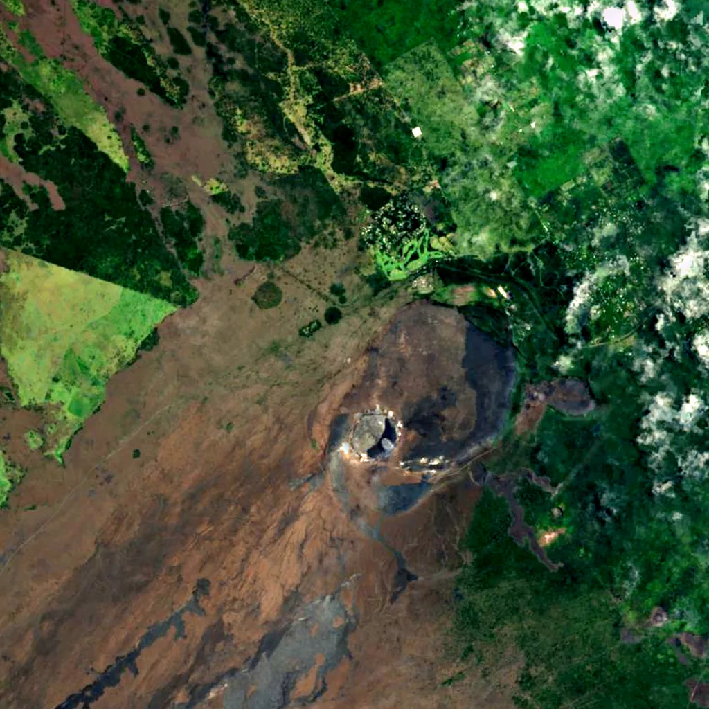 Kīlauea seen from above (Sentinel-2)
