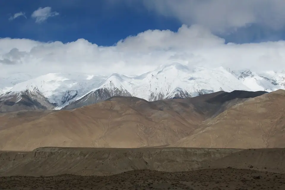 Kongur Tiube (27837526598)