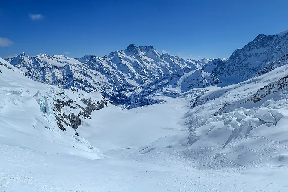 CH.BE.Grindelwald 2021-04-20 Mount-Schreckhorn-and-Lauteraarhorn View-from-Eismeer-Station 16x9-R 16384x9216