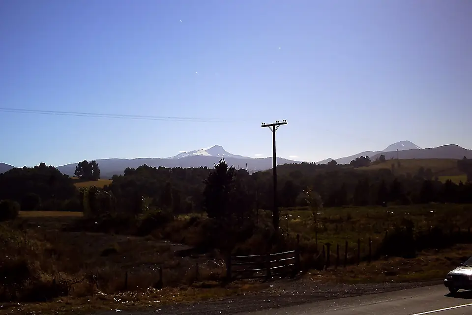 A la izquierda, cumbres de Sierra Nevada y a la derecha, Volcán Llaima - panoramio