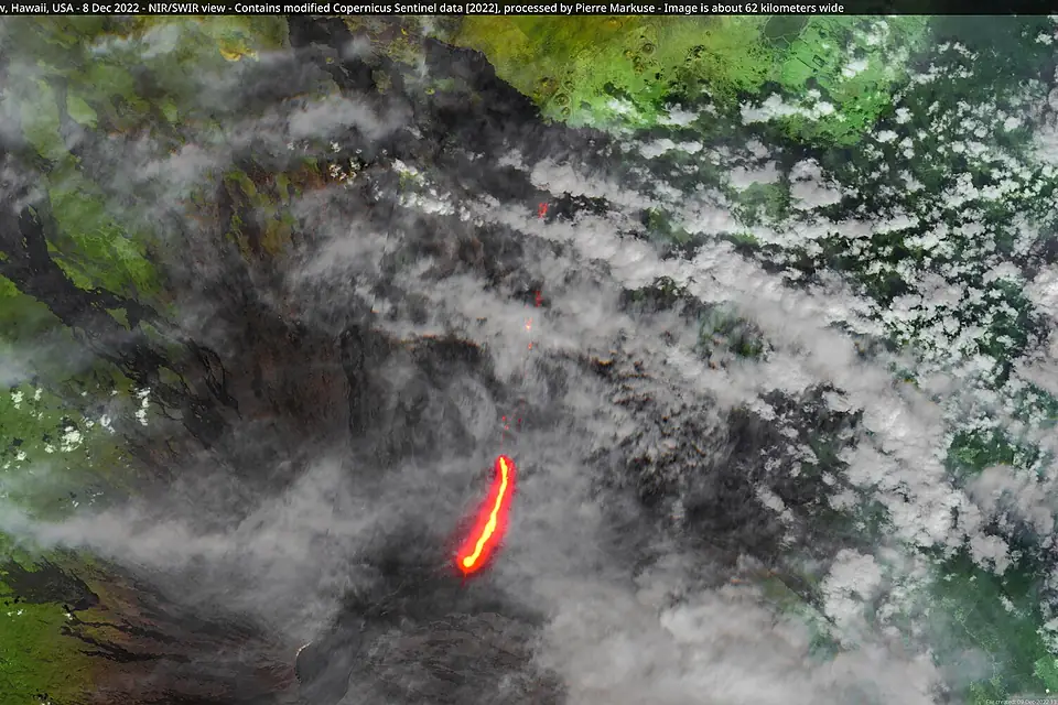 Mauna Loa Volcano lava flow, Hawaii, USA - 8 Dec 2022 (52552925378)