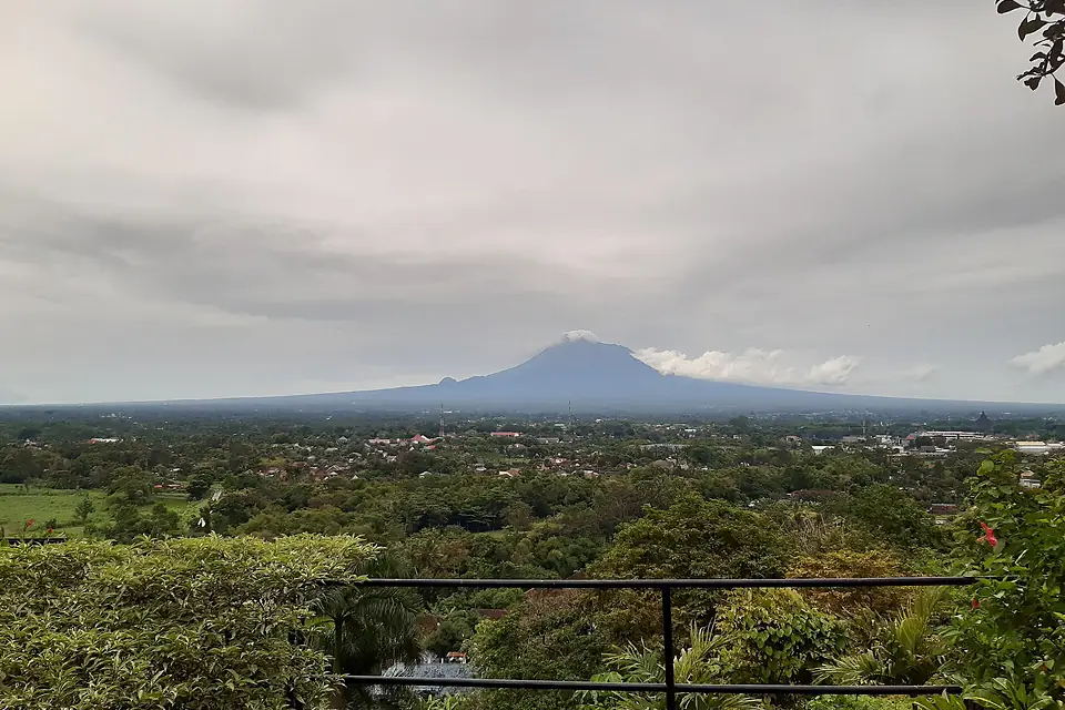 A cloudy merapi mountain