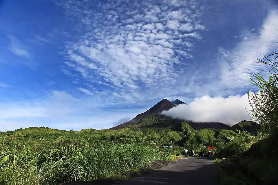 Di Bawah Kaki Merapi