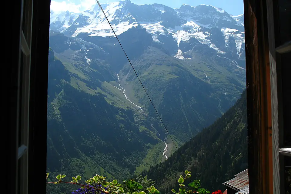 4675 - Gimmelwald - View from Mountain Hostel