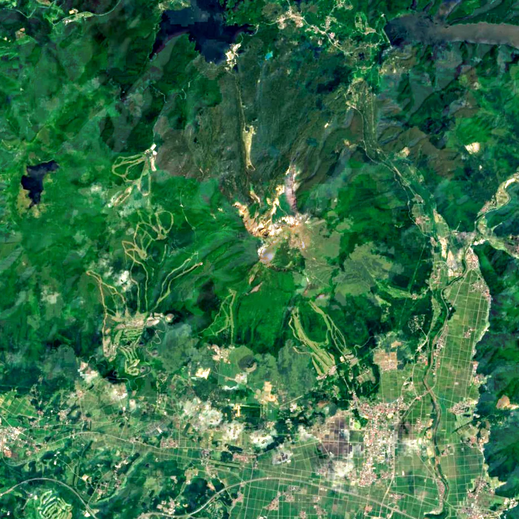 Mount Bandai seen from above (Sentinel-2)