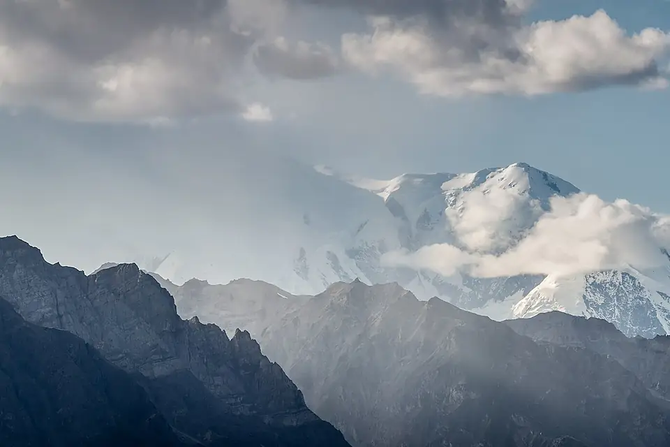 Clouds around Mount Blackburn, Wrangell Mountains (39319219264)