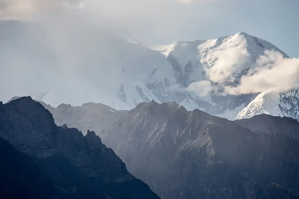 Clouds around Mount Blackburn, Wrangell Mountains (39319221594)