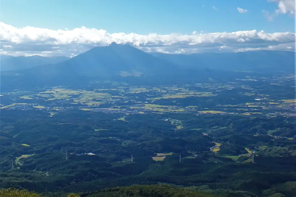 姫神山からの岩手山