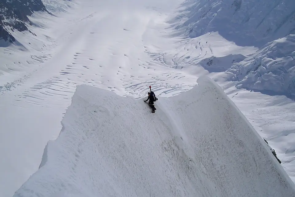 Mount Logan Knife ridge, east ridge by Christian Stangl (flickr)