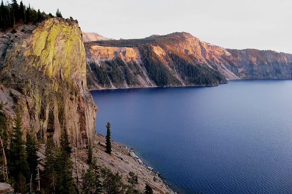 Along Crater Lake northern rim (3062928335)