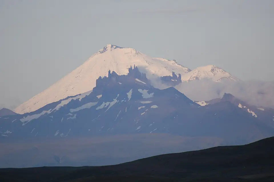 Aghileen Pinnacles & Pavlof Volcano (12998449733)