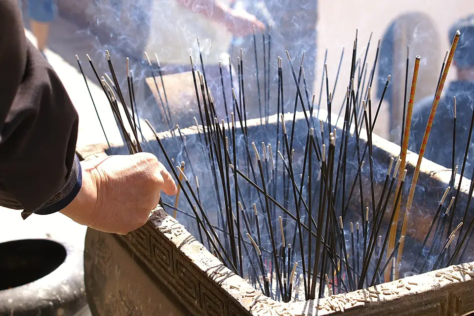 Burning incense sticks at Wutai Shan