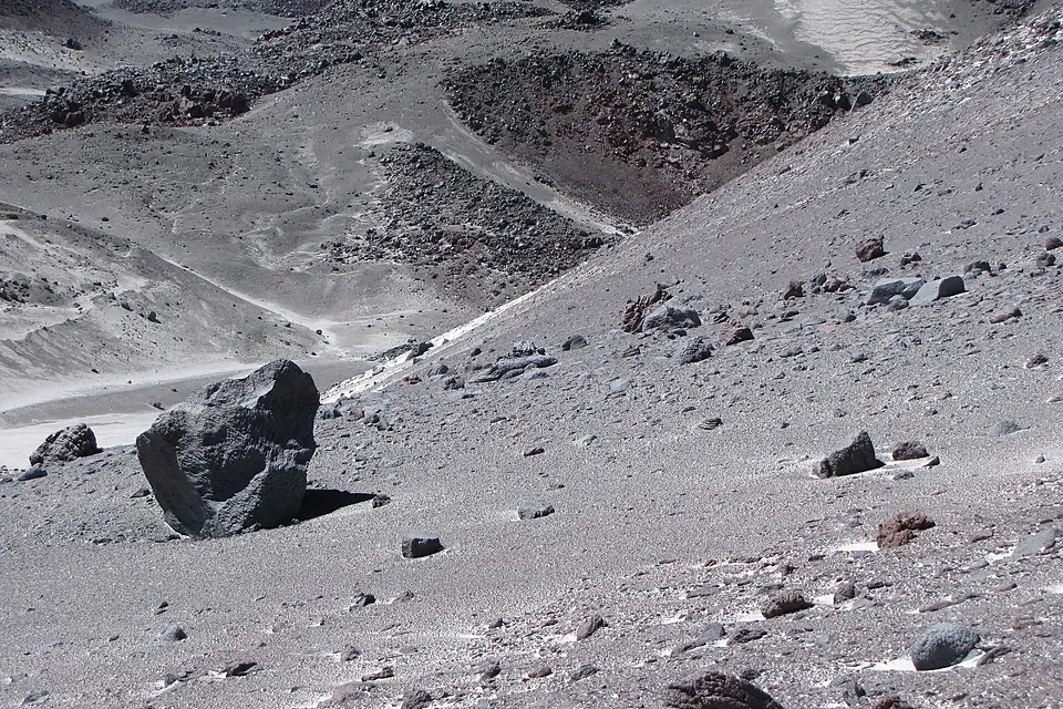 Boulders on Ojos del Salado (4320255611)
