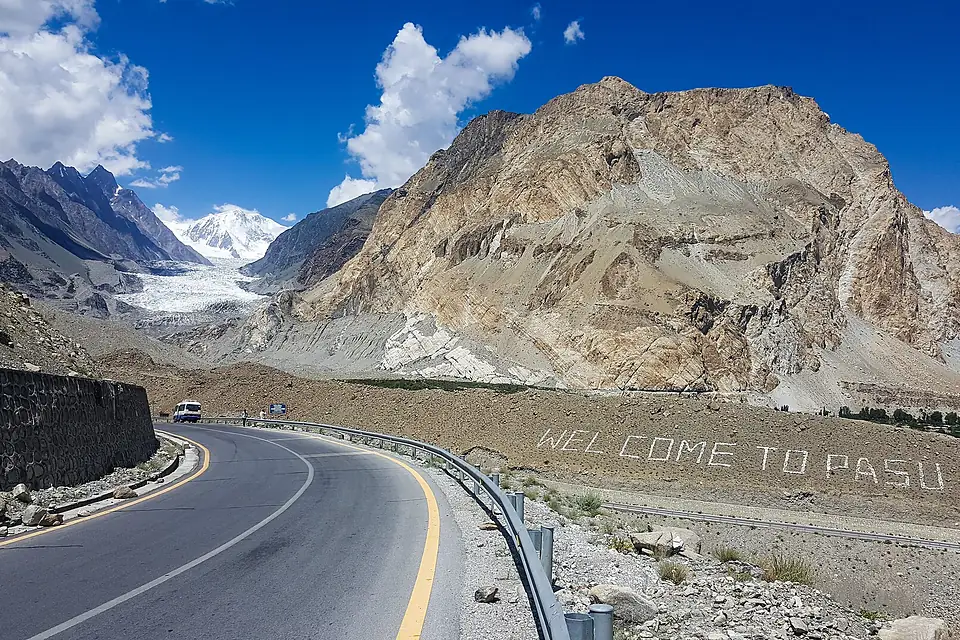 Passu Glacier (cones)