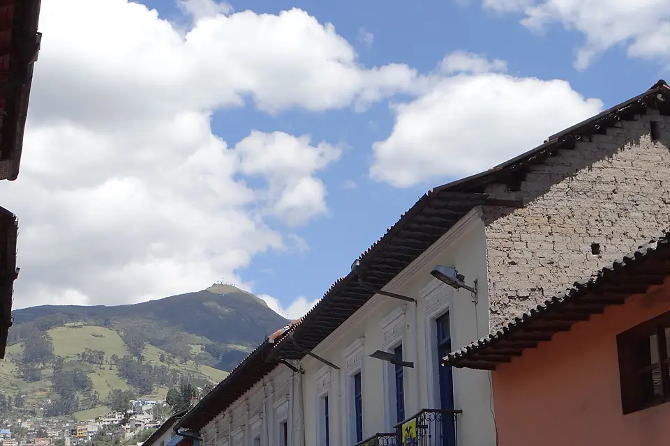 (Calle Manabí, Quito) UNESCO World Heritage Site (El Centro Histórico de Quito) pic.ao1