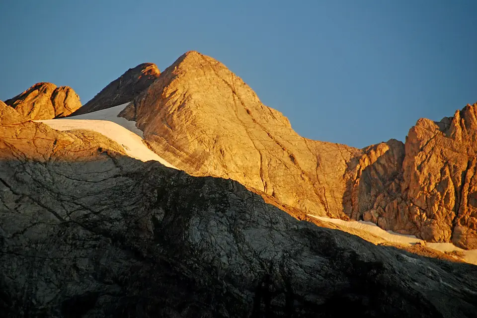 Grand Vignemale au soleil levant