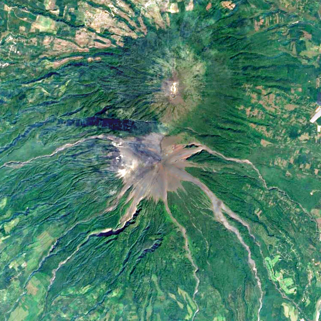 Volcán de Fuego seen from above (Sentinel-2)