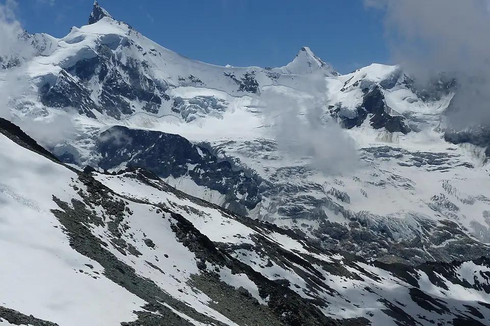Blick Cabane de Tracuit Zinalrothorn Obergabelhorn