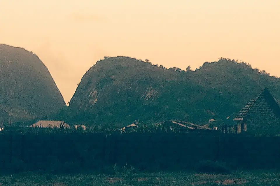 A Rock in Abuja, Dei Dei